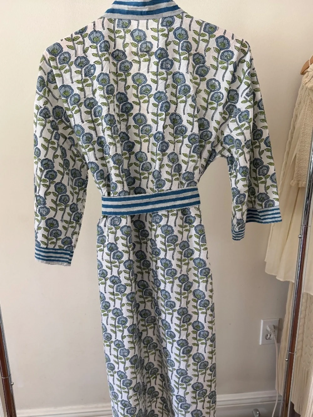 Kaftan Robe - Picture 3 of 3